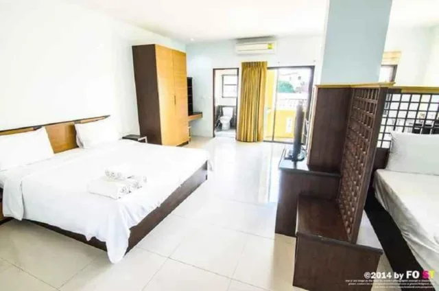 غرفة ثلاثية بسرير كينج وسرير فردي، Aj Residence 2/9