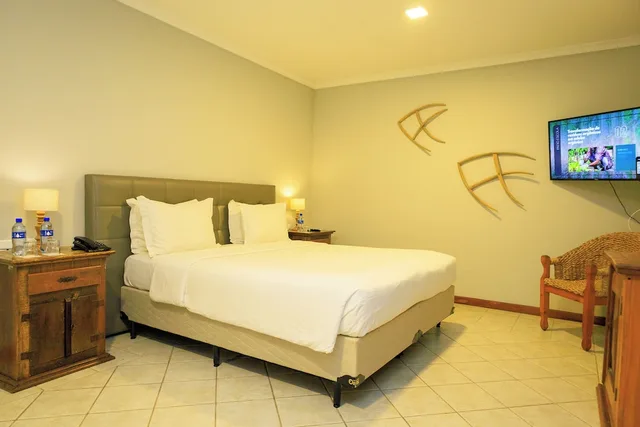 Room, Triple, 1 Double and 1 Single Bed, Sea Front, Main Building، Vila Angatu Eco Resort and Spa 2/6