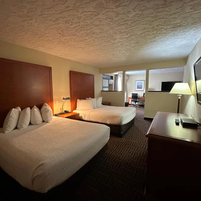 جناح بسرير كوين، Wyndham Garden Medicine Hat Conference Center 4/10