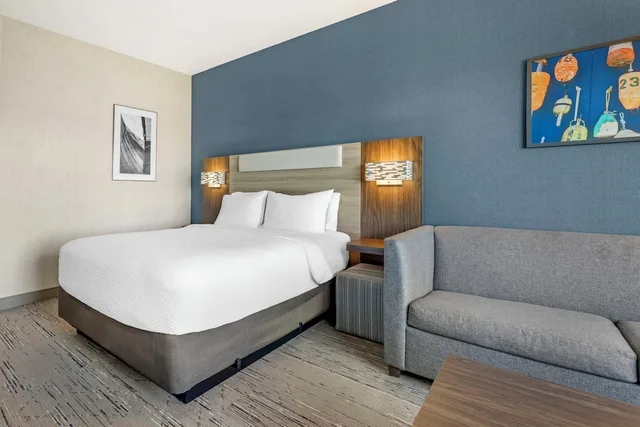 جناح ركني بسرير كينج وسرير كوين مع أريكة، Holiday Inn Express Hotel Suites Astoria 2/10