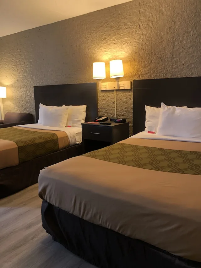 غرفة قياسية بسريرين مزدوجين، Econo Lodge Metro 3/8