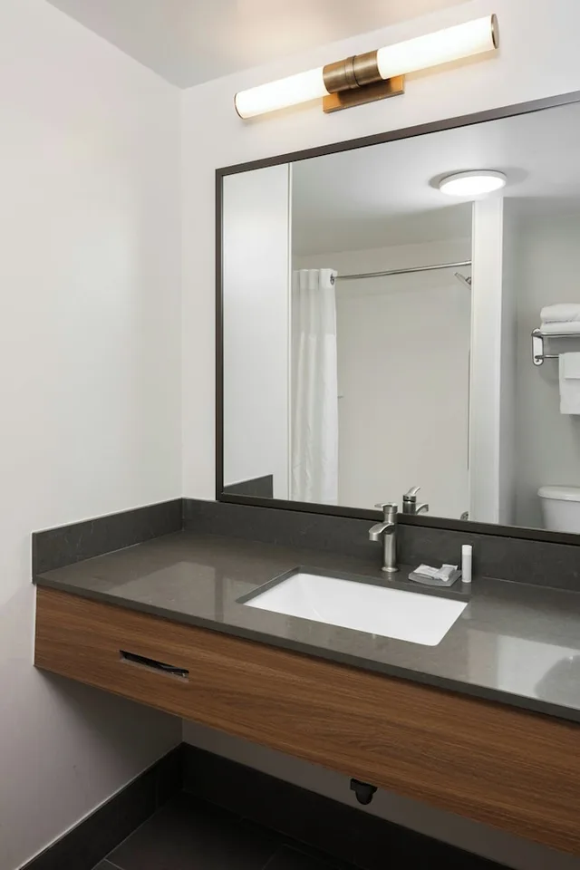 Room, 2 Queen Beds, Fairfield Inn Suites Muskegon Norton Shores 3/6