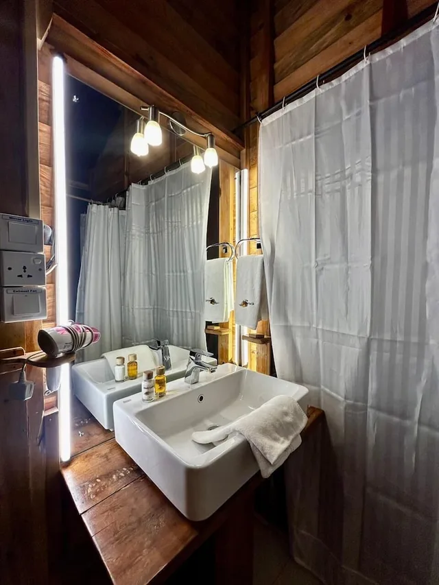 Royal, Nature, River, Villa, King Bed، The Glenrock 7/8