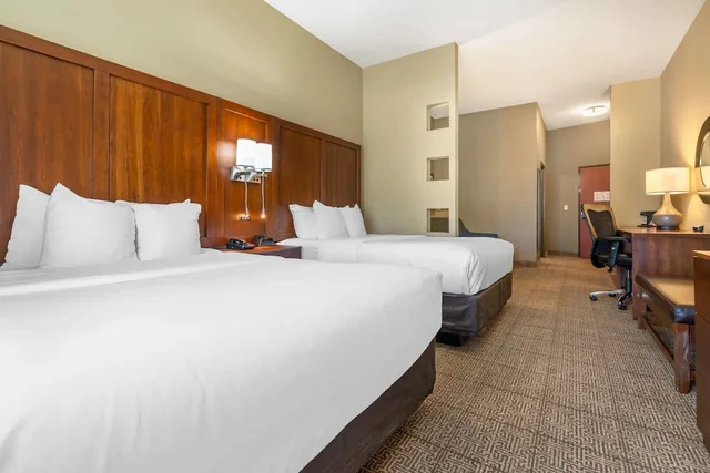 Suite, 2 Queen Beds, Sofa, Accessible, Comfort Suites Gallup East Route 66 and I-40 2/5