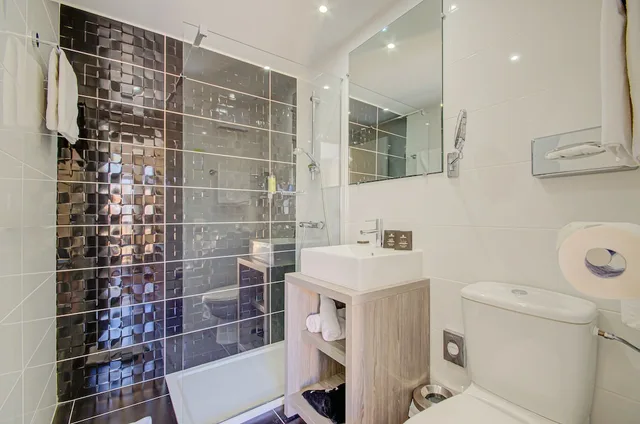 غرفة سوبيريور بسرير كينج بشرفة، Hotel Madeloc 7/8