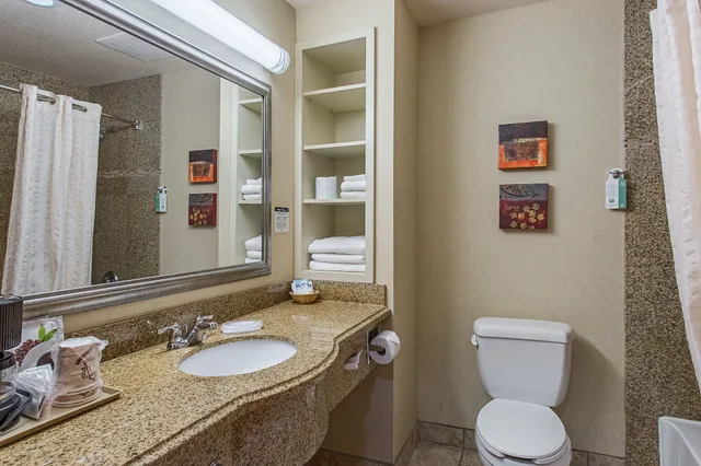 غرفة قياسية بسريرين كوين، Hotel Ruidoso - Midtown 3/3