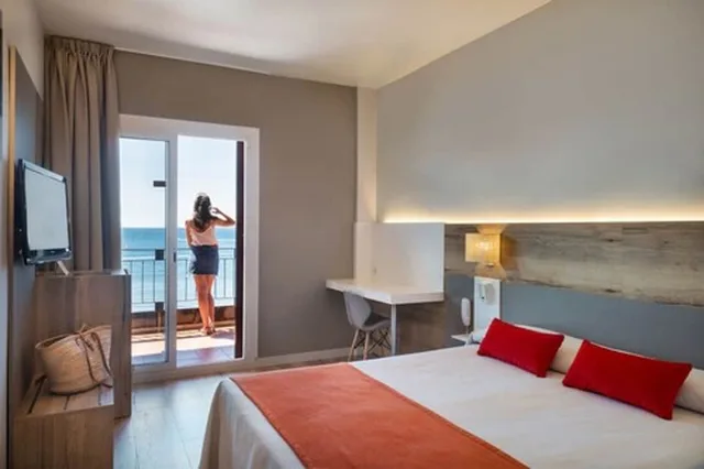 غرفة سوبيريور بسرير مزدوج بإطلالة على البحر، Montecarlo 1/2