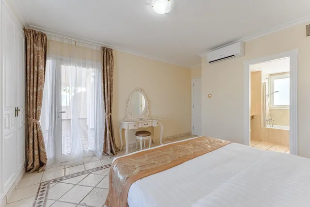 Superior, Suite, Hot Tub, Flamingo Suites 1/6
