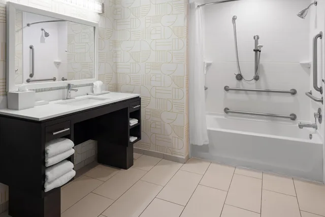 Suite, King Bed, Bathtub, Accessible, Home2 Suites By Hilton Meridian 7/8