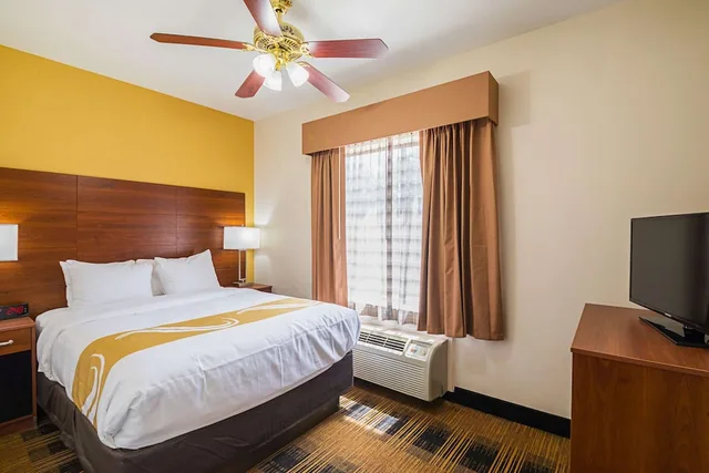 جناح بسرير كوين، Quality Inn & Suites Lampasas 1/1