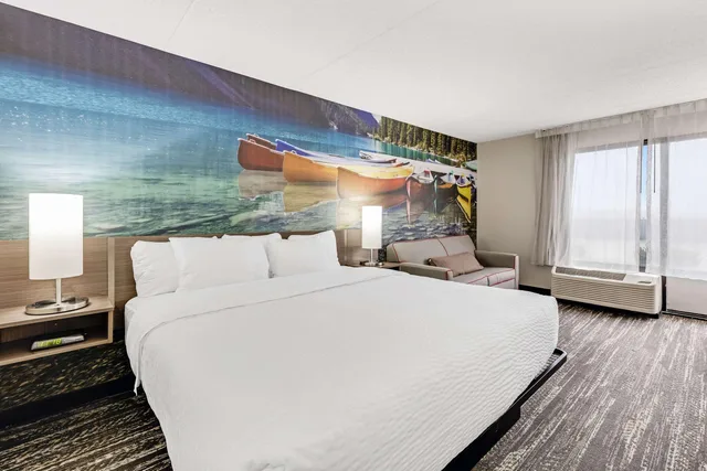 غرفة بسرير كينج، Clarion Pointe Near Erie Casino 1/4