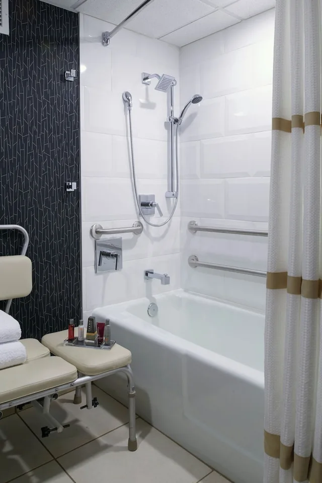 غرفة كلوب بسرير كوين، Kansas City Airport Marriott 4/4