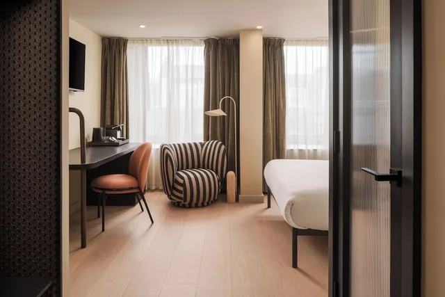 Renovated, Executive، Central Park Hotel 2/2