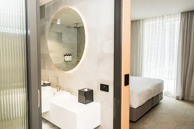لوفت بسرير كينج، Quay Perth Hotel 7/7
