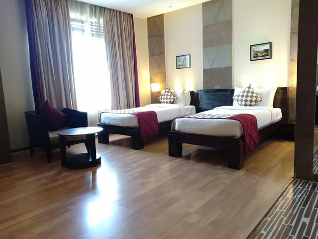 غرفة ديلوكس بسريرين منفصلين، Ramada by Wyndham Ajmer 2/8