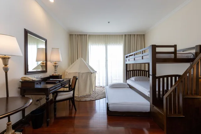 غرفة عائلية ثلاثية بسريرين منفصلين وسرير كينج وسرير بطابقين بشرفة بغرفتي نوم، Sofitel Krabi Phokeethra Golf & Spa Resort 7/10