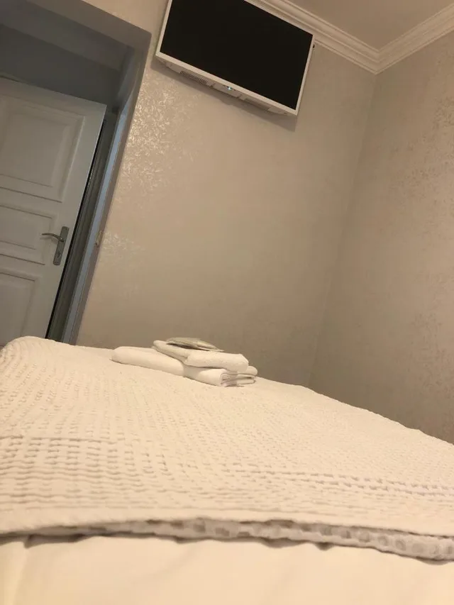 Room, Single, Antique 2/2