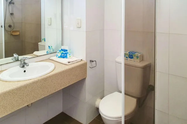 غرفة بسرير كوين وسرير فردي، Econo Lodge Rivervale 3/3