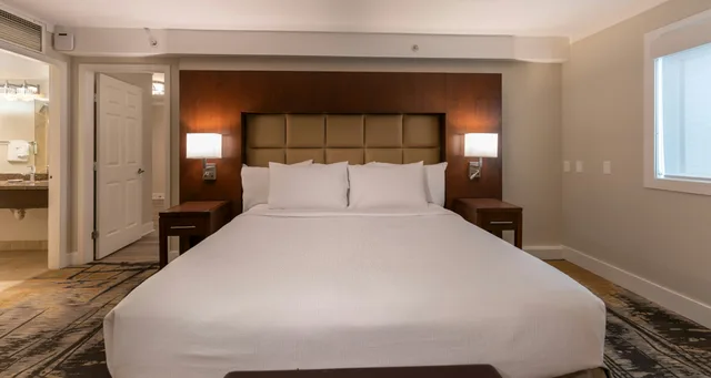 جناح سيغنتشر، Prestige Vernon Lodge And Conference Centre 1/3