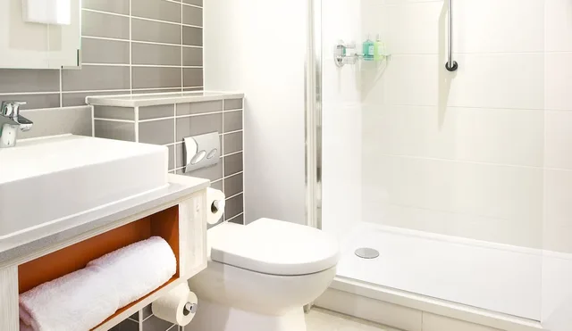 غرفة قياسية بسرير مزدوج مع أريكة، Leonardo Hotel Belfast 2/4