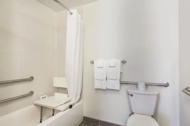 غرفة بسرير كينج لذوي الإعاقة، Sleep Inn & Suites O Fallon MO - Technology Drive 6/6