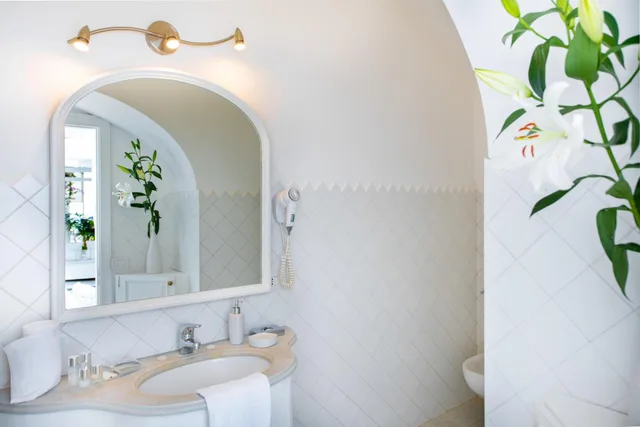 جناح بسرير كينج بإطلالة على البحر بشرفة، Villa Yiara 5/6