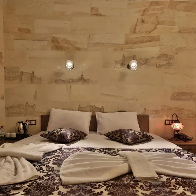 Stone, King Bed، Yusuf Bey House 8/10