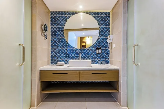 جناح بريميوم بسرير كوين وسرير فردي بجاكوزي، Sunrise Holidays Resort- Adults Only (Plus 16) 5/5