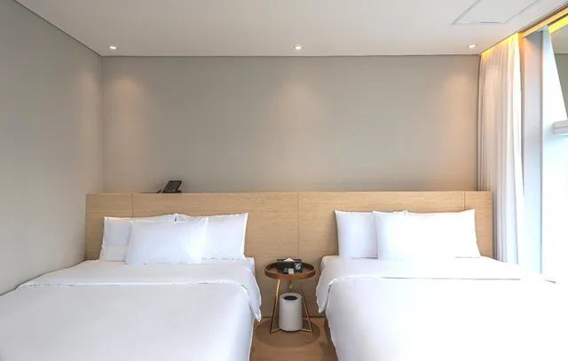غرفة كبيرة بسريرين منفصلين، The Marine View Hotel 5/10