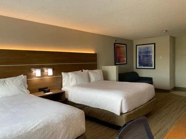 Suite, Queen Bed, Sofa, Holiday Inn Express Suites Somerset Central 2/10