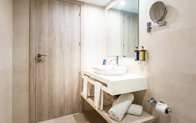 جناح جونيور بسرير كينج بإطلالة على المسبح بجاكوزي، Medina Gardens - Adult only 6/6