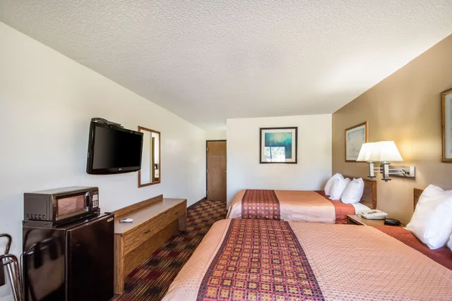Room, 2 Double Beds, Americas Best Value Inn & Suites Harrisonville 6/10