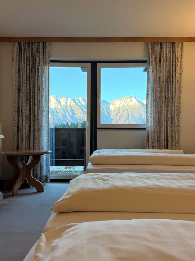 غرفة قياسية ثلاثية بسرير كينج وسرير فردي بإطلالة على الجبل، Gruberhof Hotel 7/10
