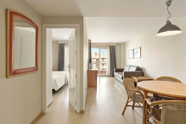 شقة بأربعة أسرّة بغرفة نوم واحدة بإطلالة جزئية على البحر، Best Roquetas Hotel 8/10
