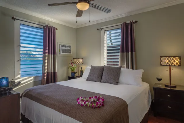 2 Bedrooms, Cottage, King and Twin Beds, Water Front, Kitchenette، Paradise Bay Resort 2/9