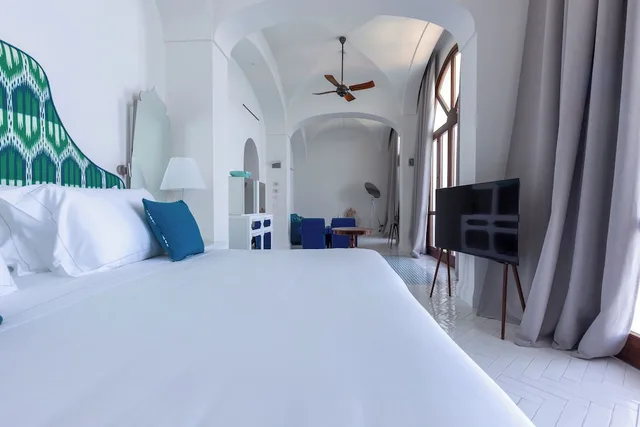 Signature, Suite, King Bed, Sea View, Sofa, Grand Hotel Europa Palace 2/10