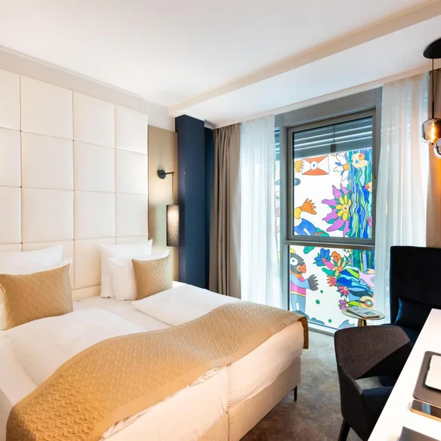 Room, Double Bed, Atrium View، Best Western Premier Royal Blue - Adult Only 1/7