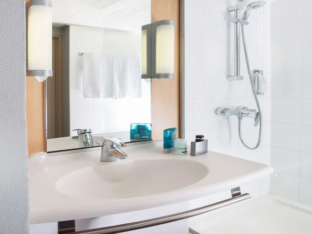 Room, Twin Beds, ibis Styles Lyon Gerland 6/8