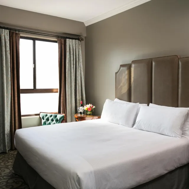 غرفة بسرير كوين بحوض استحمام لذوي الإعاقة، Bijou Hotel 1/10