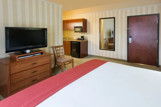 جناح بسرير كينج وسرير كوين مع أريكة لذوي الإعاقة، Holiday Inn Express Hotel Suites Astoria 4/7