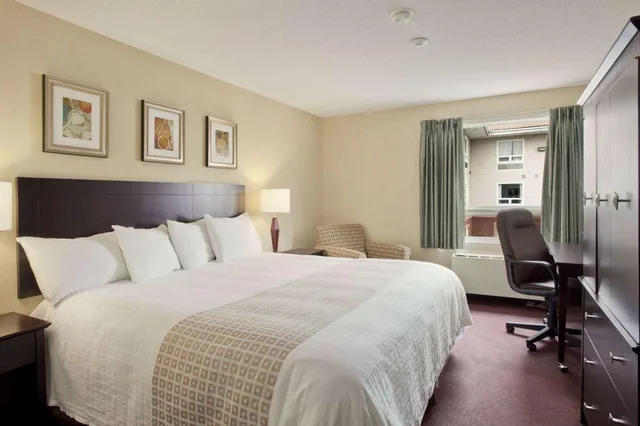 1 Bedroom, Deluxe, Suite, Travelodge Hotel Sudbury 1/4