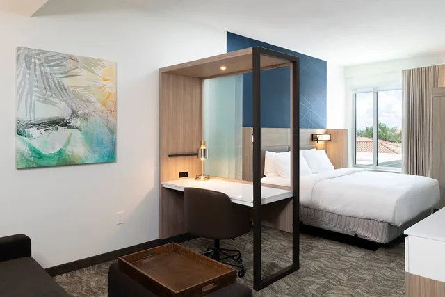 جناح بسرير كينج مع سرير سحّاب إضافي لذوي الإعاقة، SpringHill Suites by Marriott Cape Canaveral Cocoa Beach 4/10