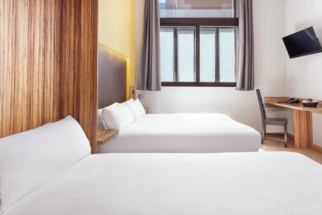 غرفة عائلية بسرير مزدوج وسرير فردي في الطابق الأرضي، B&B HOTEL Madrid Centro Plaza Mayor 2/3