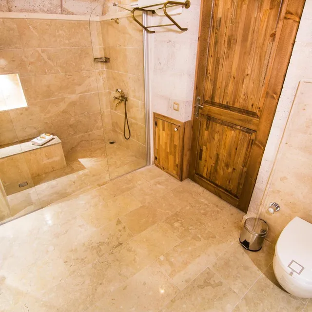جناح بسرير كينج، Caldera Hotel 6/8