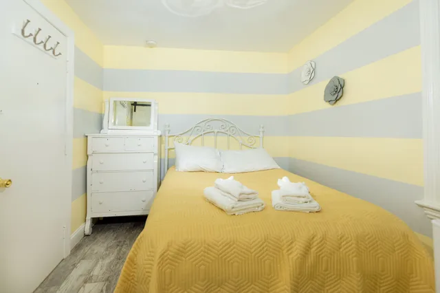 Sunny, Standard, Double Bed, Corner، The Inn at Ocean Grove 2/6