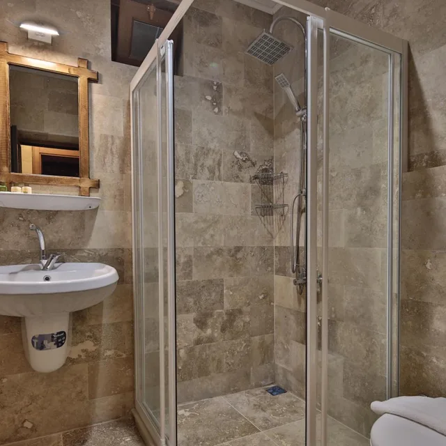 Stone, Twin Beds، Yusuf Bey House 7/10