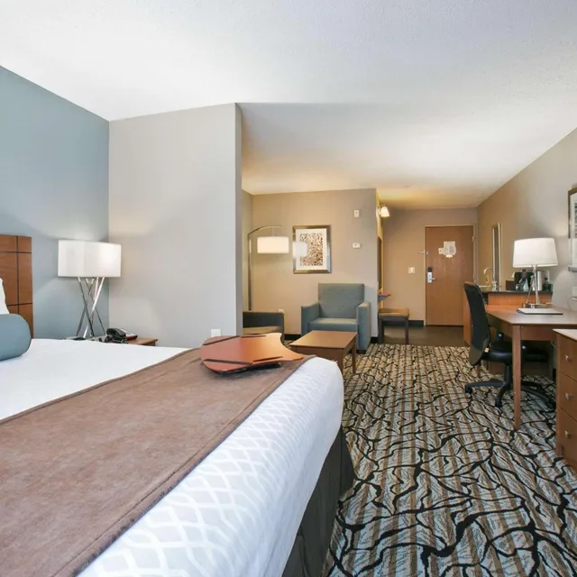 Suite, King Bed, Sofa, Hot Tub, Accessible, Best Western Plus Blaine At The National Sports Center 5/7