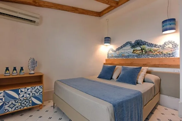 غرفة بانورامية بسرير مزدوج بإطلالة على البحر بشرفة، Garden Riviera 4/9