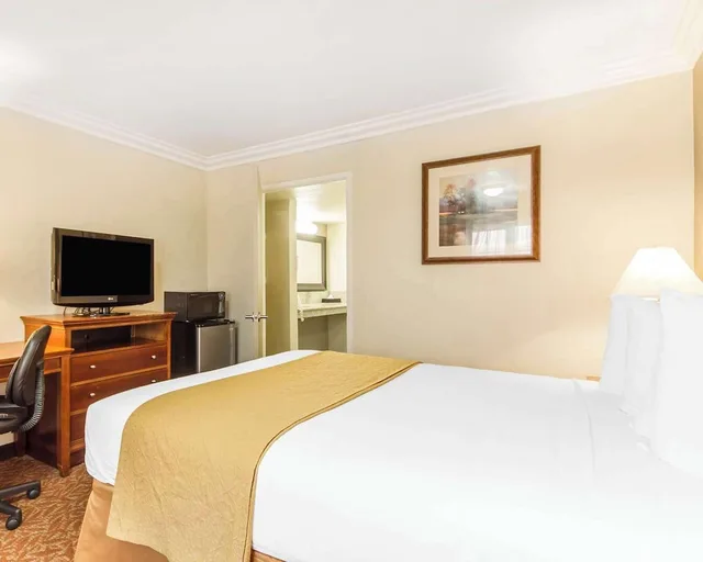 غرفة بسرير كوين لذوي الإعاقة، Quality Inn Sacramento Convention Center 2/3