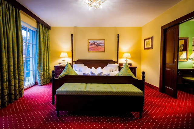 Royal, River, Suite, King Bed, Mountain View, Balcony، Grandhotel Lienz 4/8